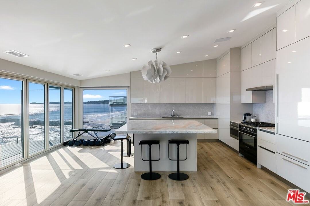 25216 Malibu Rd - Photo 3 of 21