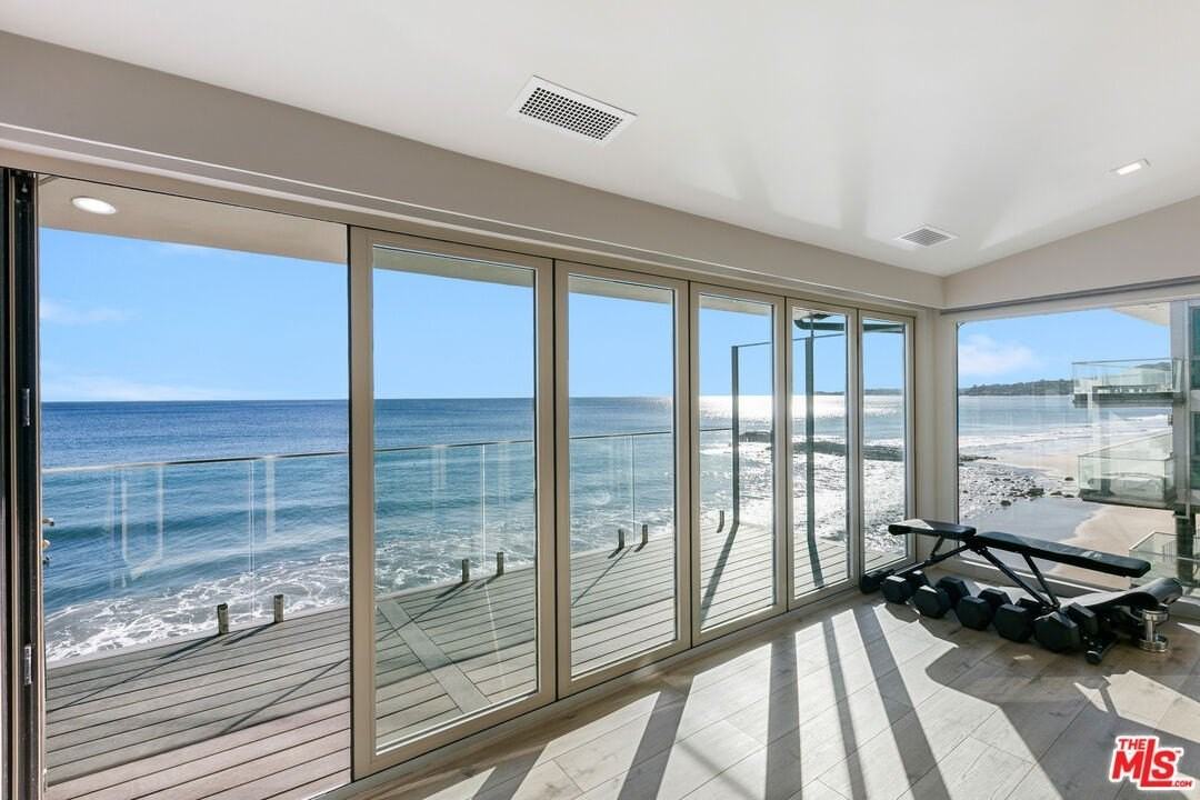 25216 Malibu Rd - Photo 4 of 21