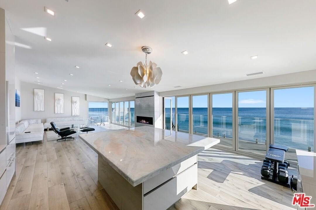 25216 Malibu Rd - Photo 7 of 21