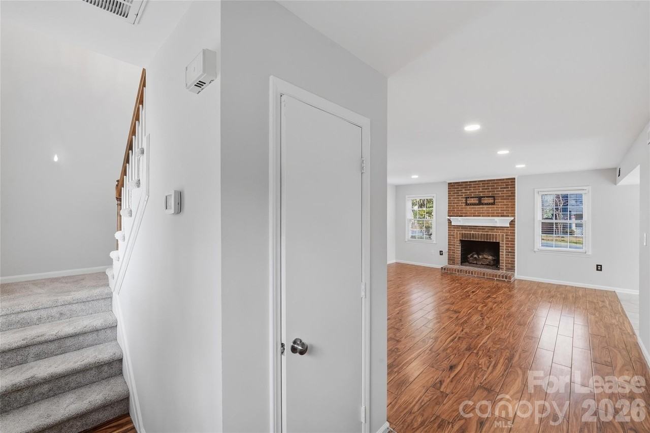 805 Farm Tree Ln - Photo 6 of 27