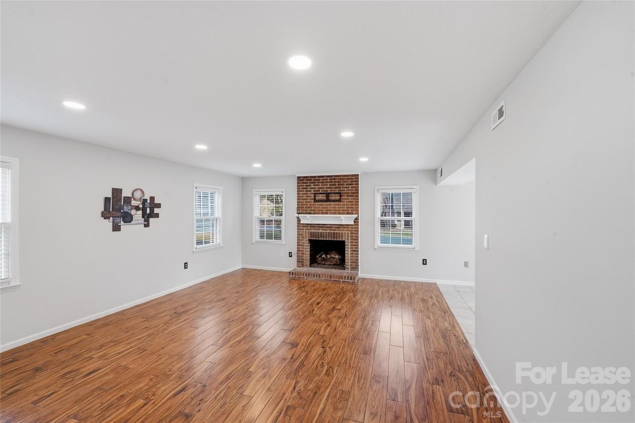 805 Farm Tree Ln - Photo 7 of 27