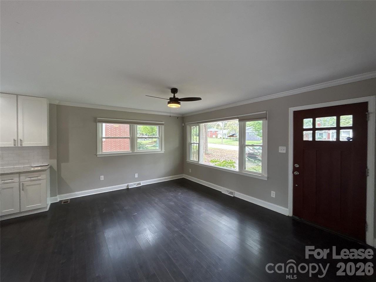 1939 Sandhurst Dr - Photo 3 of 17