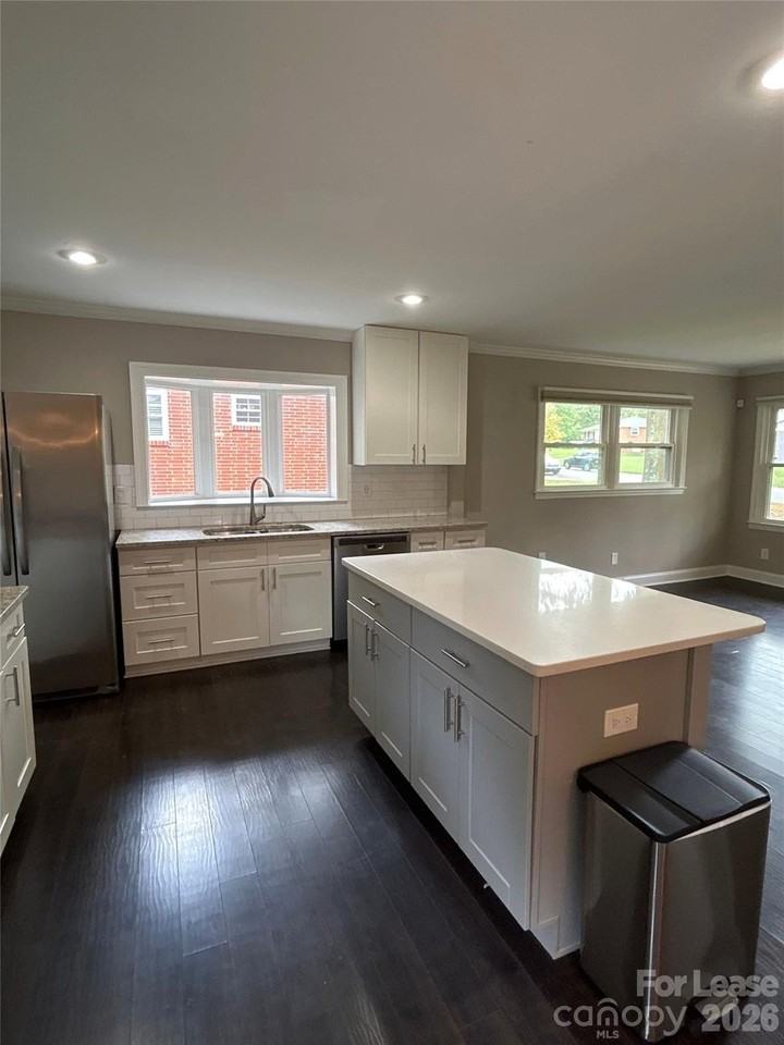 1939 Sandhurst Dr - Photo 6 of 17