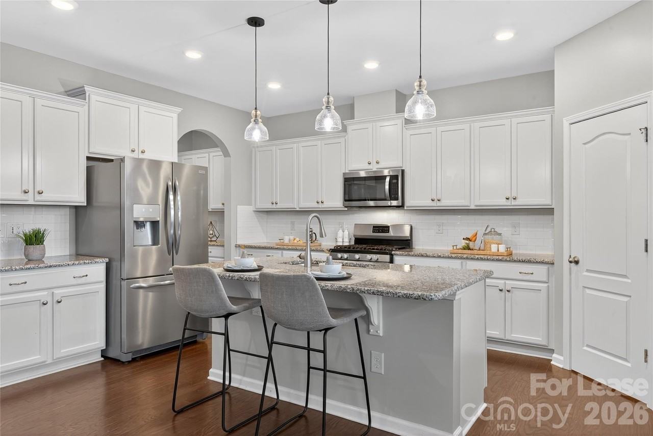 7019 Hamilton Mill Dr - Photo 5 of 46