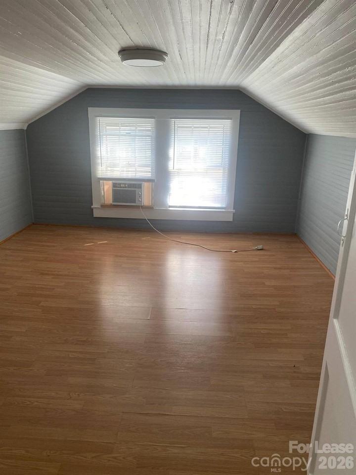 212 Fairview Dr Apt B - Photo 5 of 7