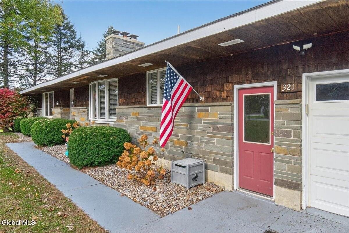 321 Middletown Rd - Photo 3 of 25