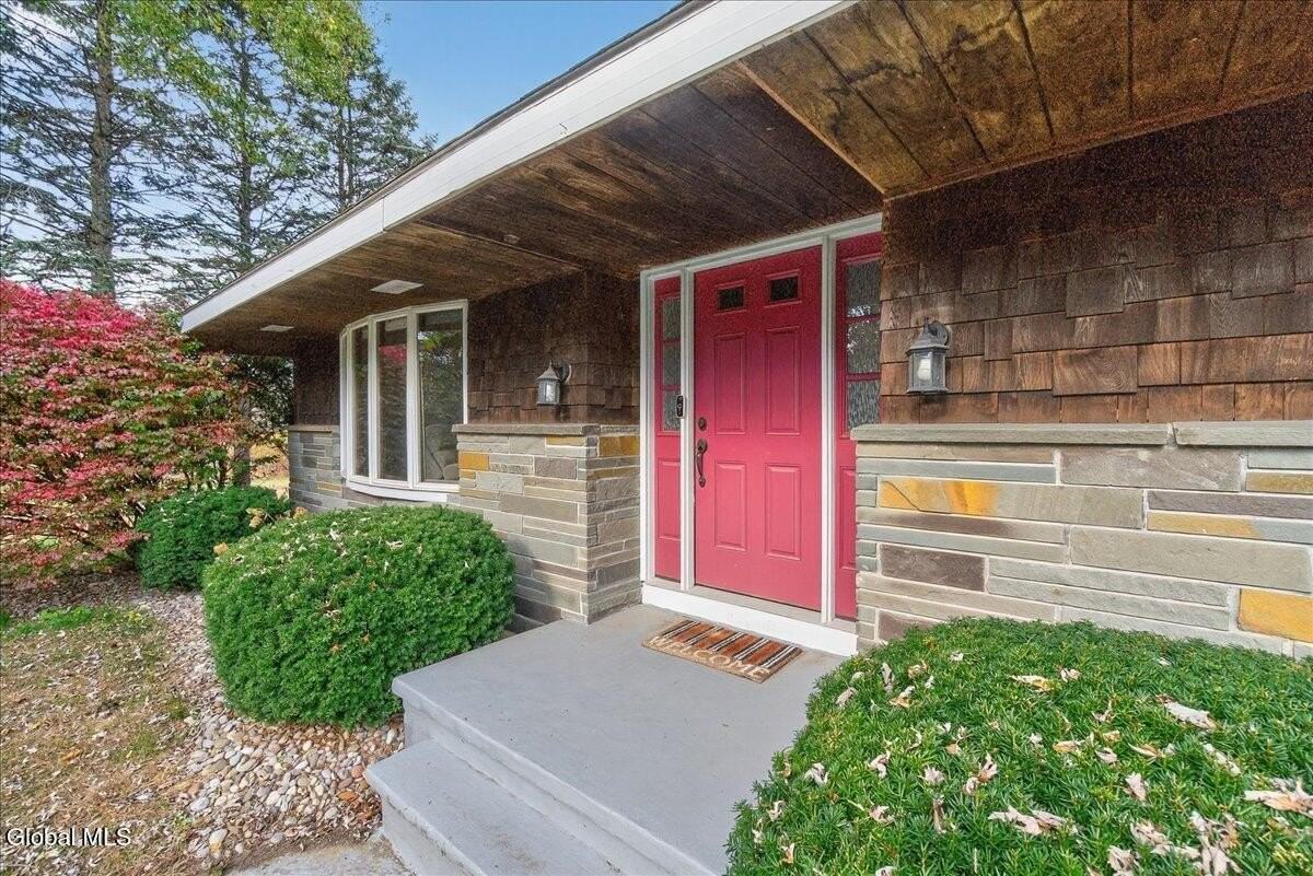 321 Middletown Rd - Photo 4 of 25