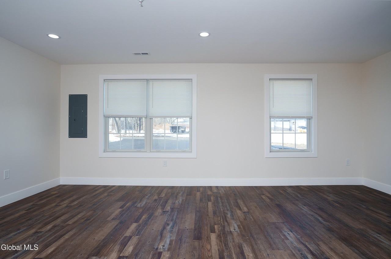 6 Arrow St - Photo 4 of 32