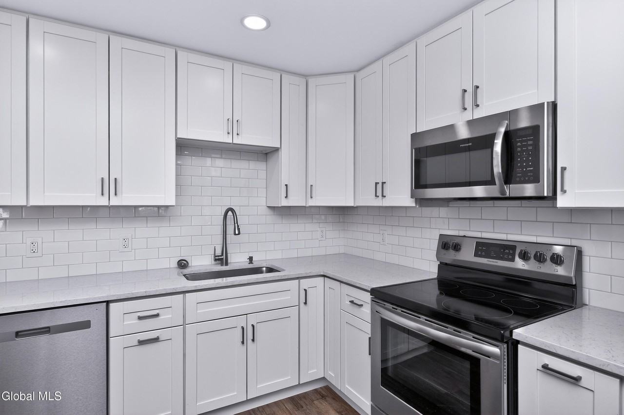 6 Arrow St - Photo 6 of 32