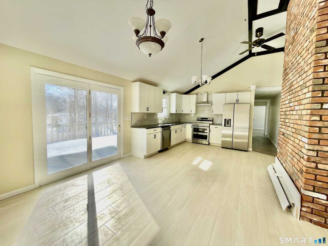 62 Cambridge Dr - Photo 3 of 27