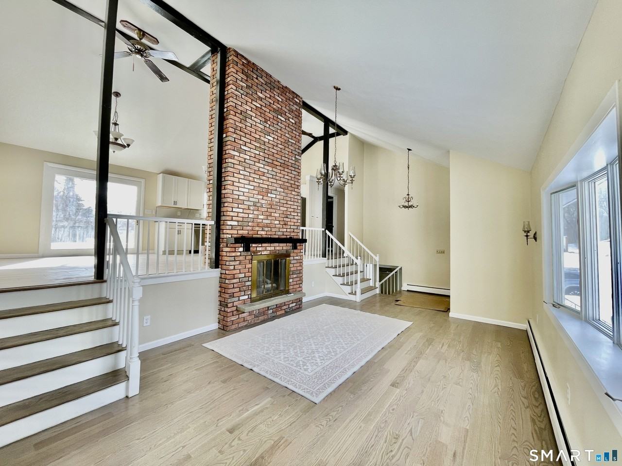 62 Cambridge Dr - Photo 4 of 27