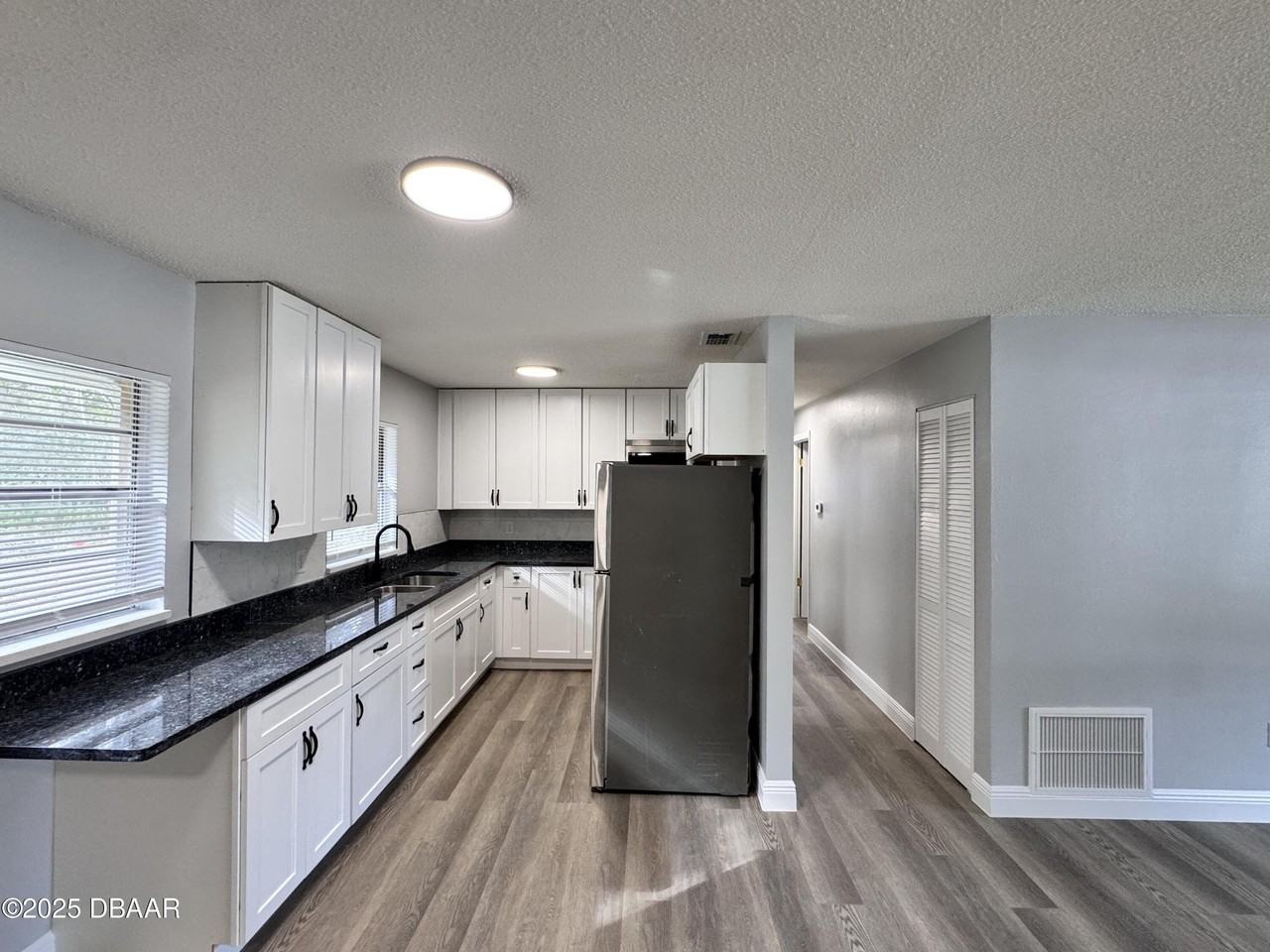 704 Boston Ct - Photo 4 of 29