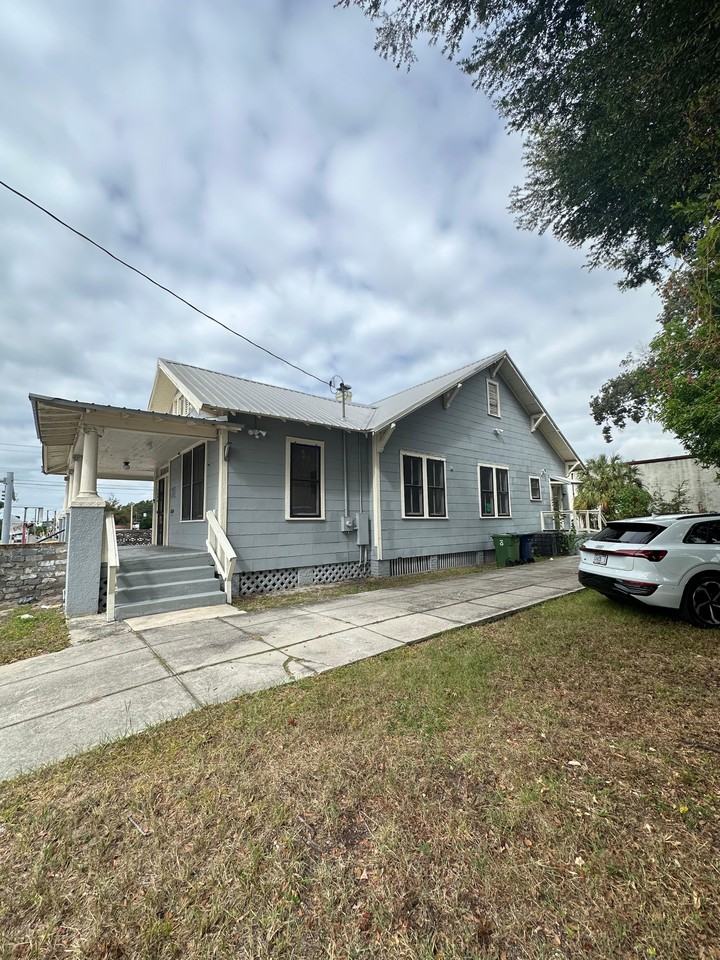 1506 E Columbus Dr #B - Photo 2 of 14