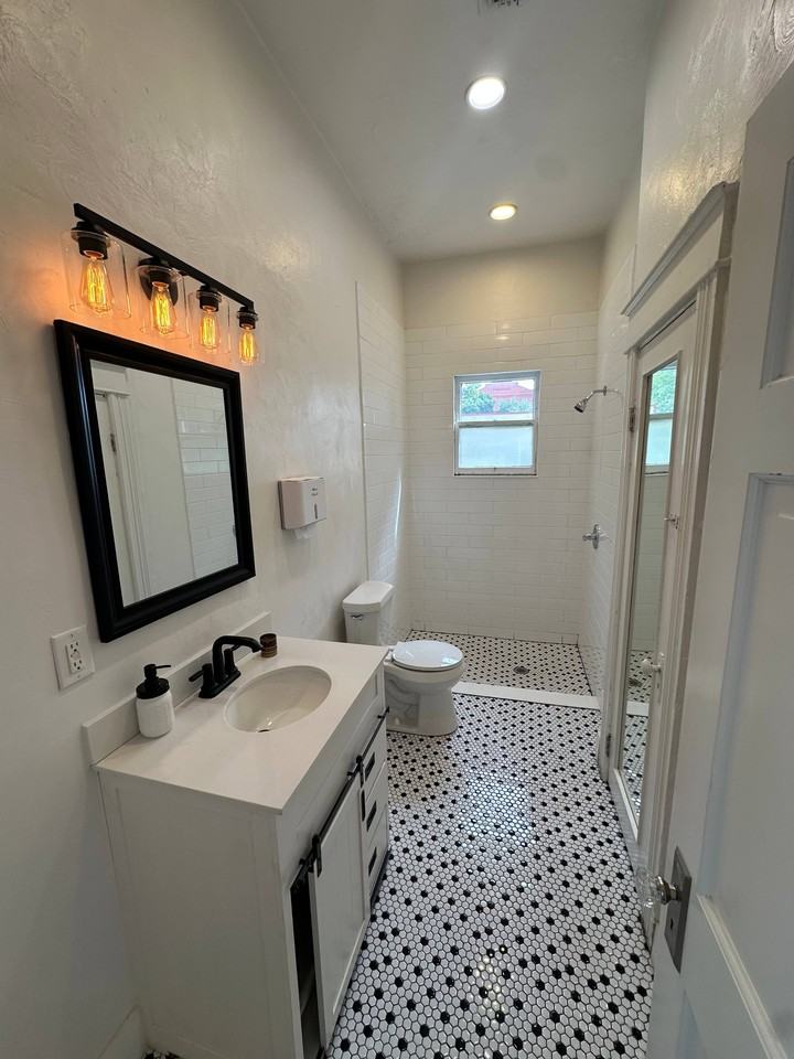 1506 E Columbus Dr #B - Photo 7 of 14