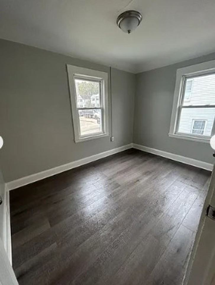 182 Greene St - Photo 4 of 8