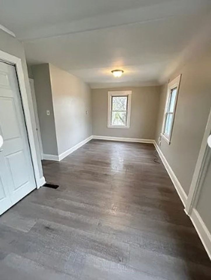 182 Greene St - Photo 6 of 8