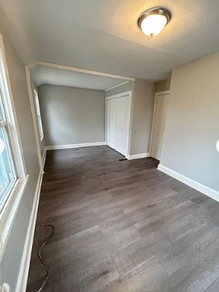 182 Greene St - Photo 7 of 8