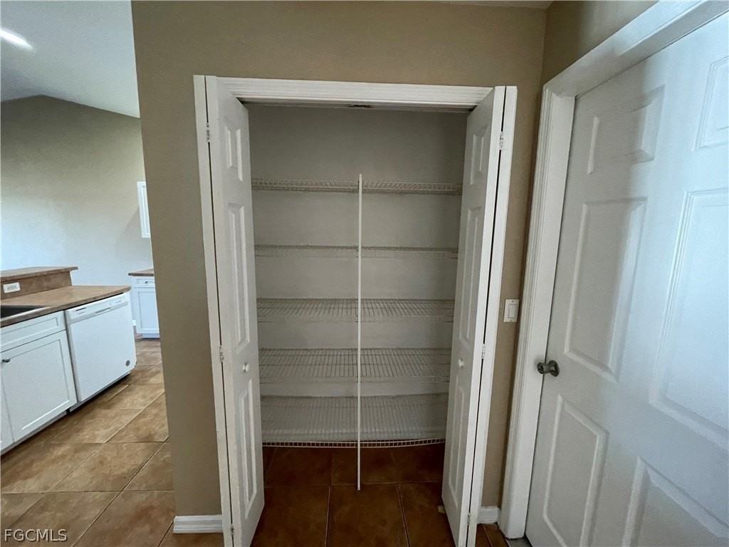 621 Se 46th Ter - Photo 6 of 26