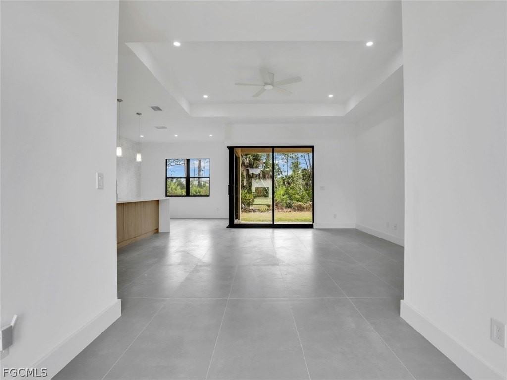 6161 Feise St - Photo 6 of 39