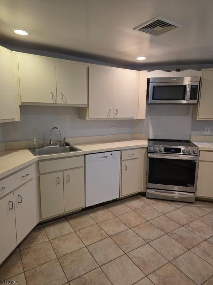 81 Western Ave - Photo 5 of 14