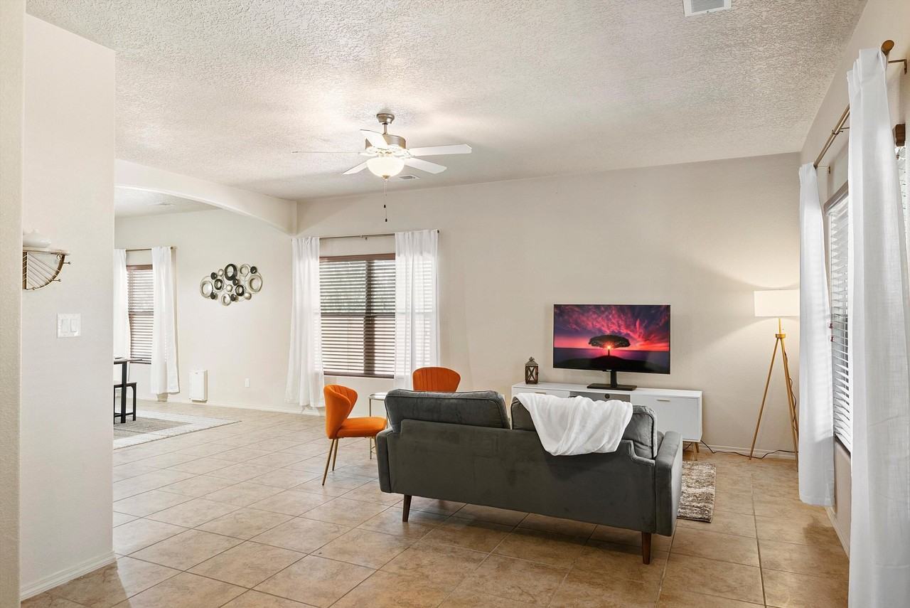 2316 Penn Ave Se - Photo 3 of 44