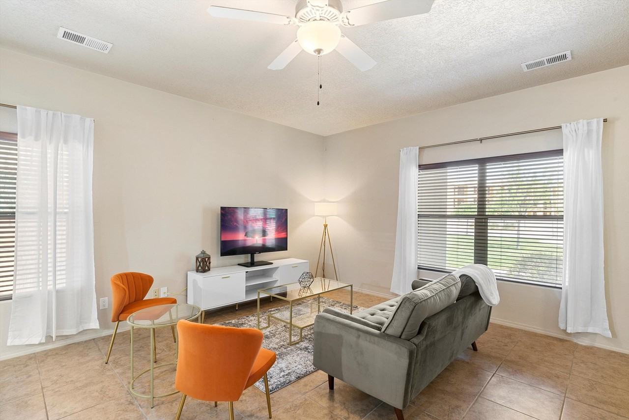 2316 Penn Ave Se - Photo 4 of 44