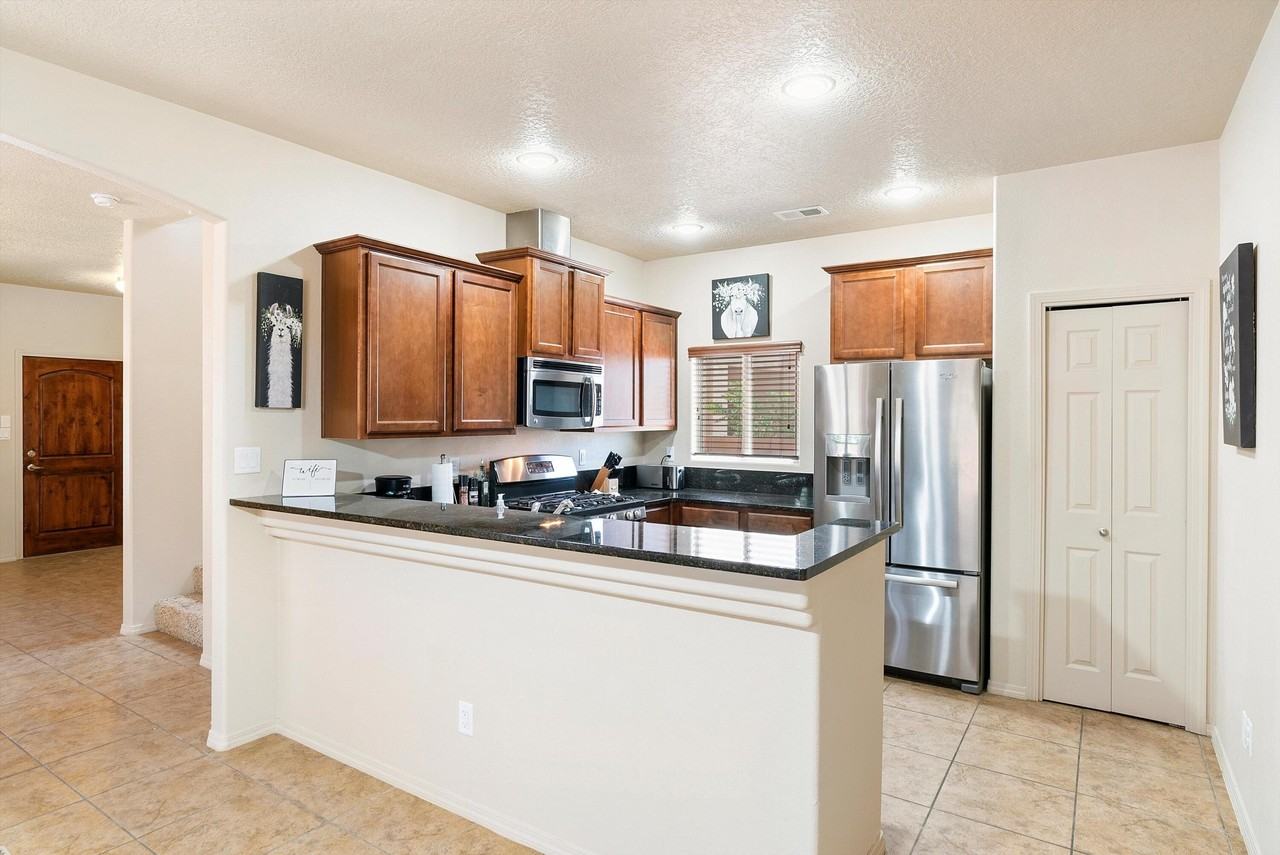 2316 Penn Ave Se - Photo 7 of 44