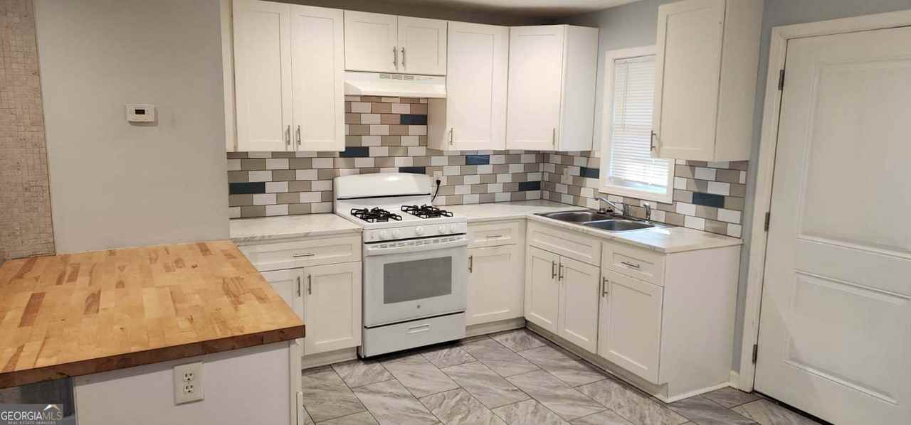 2975 Jones St - Photo 2 of 5