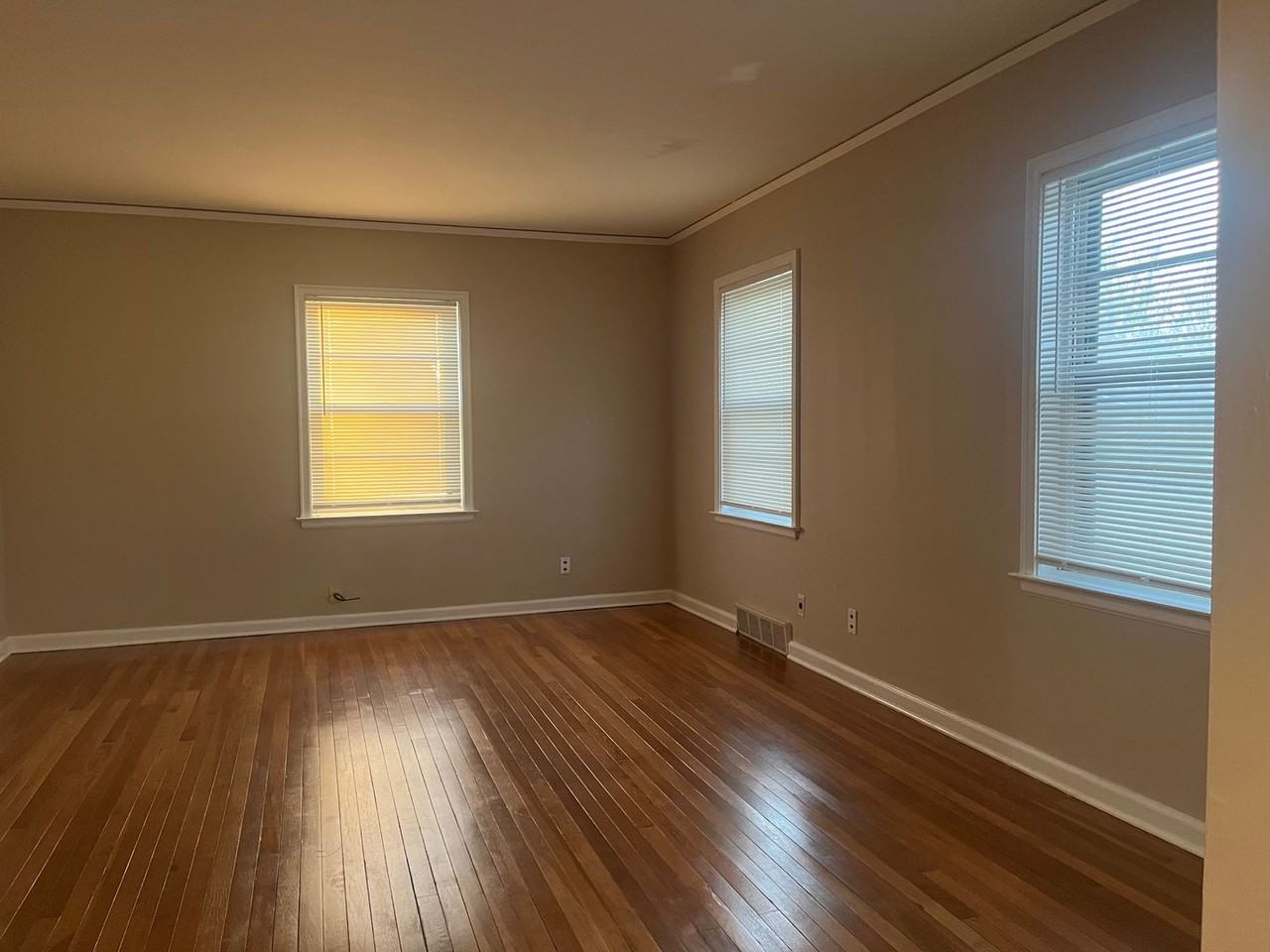 1709 Sw High Ave - Photo 5 of 12