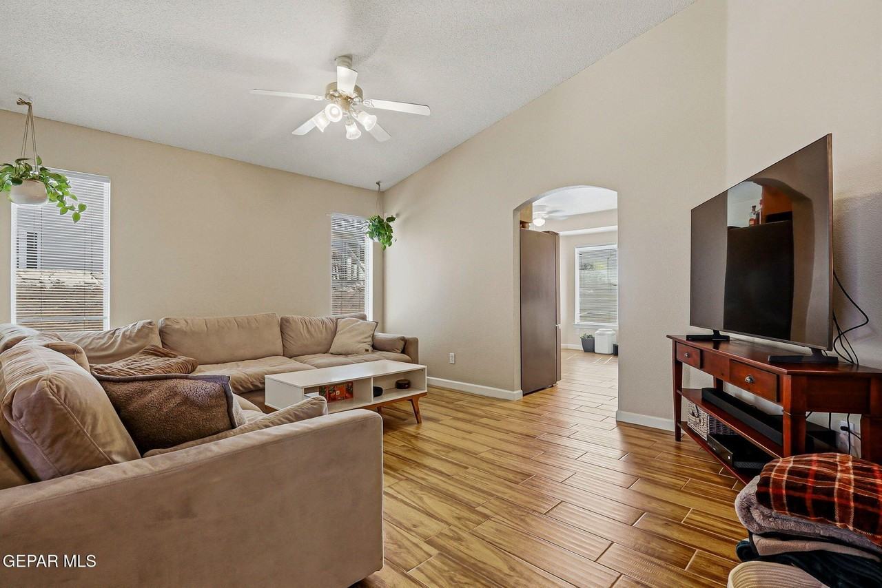 12928 Alfredo Apodaca - Photo 7 of 39