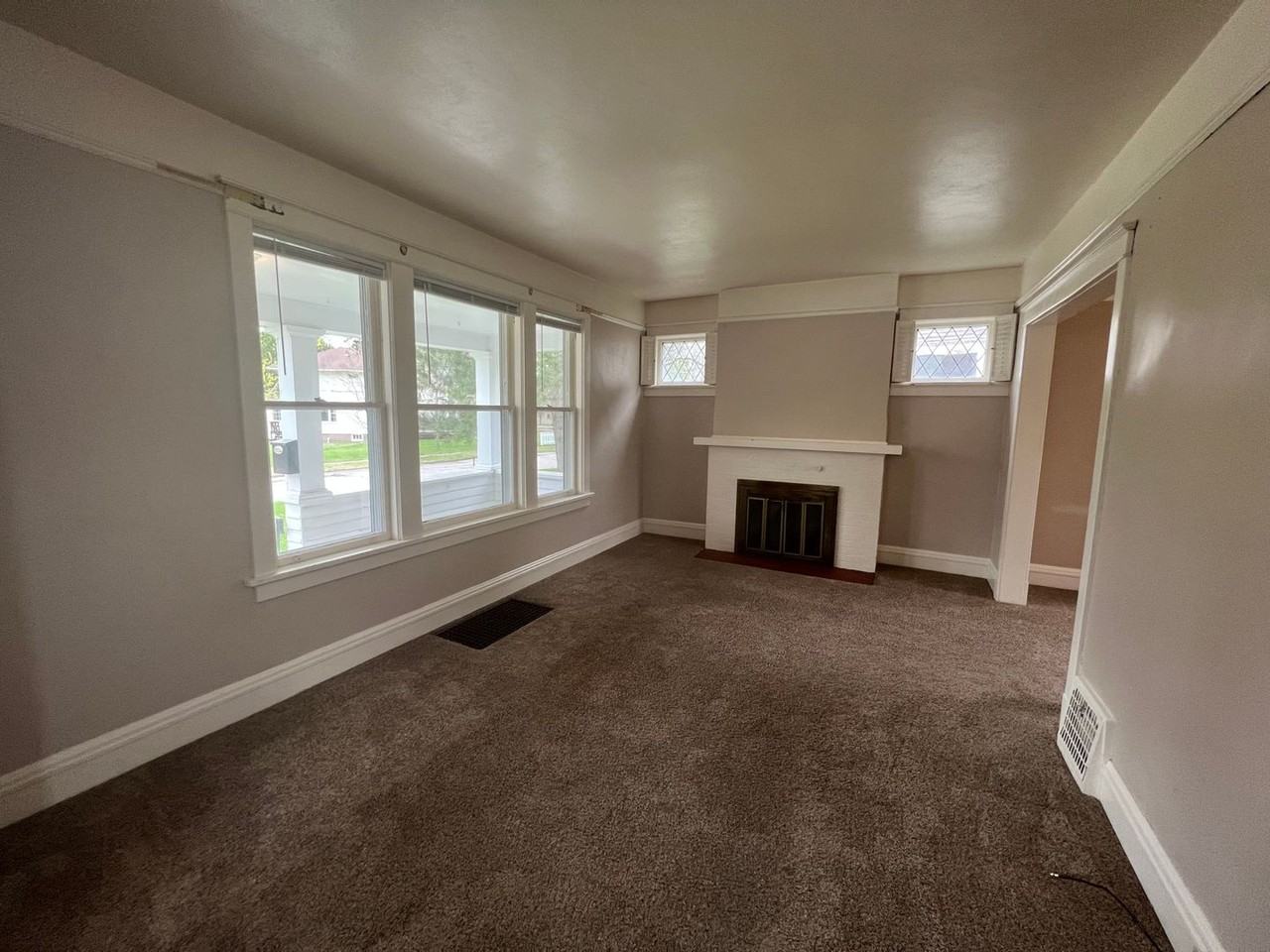 107 Norton St - Photo 3 of 33