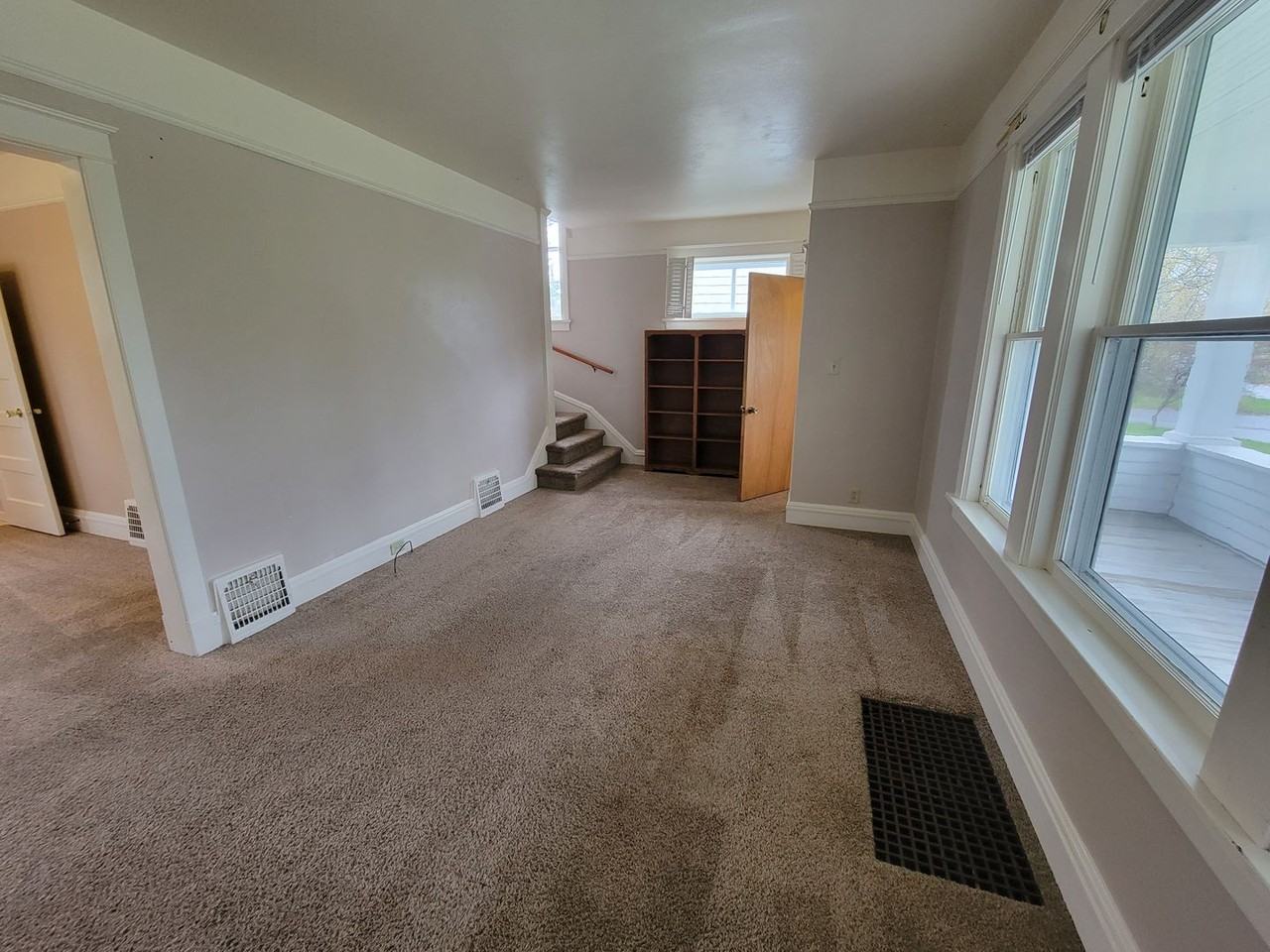 107 Norton St - Photo 4 of 33