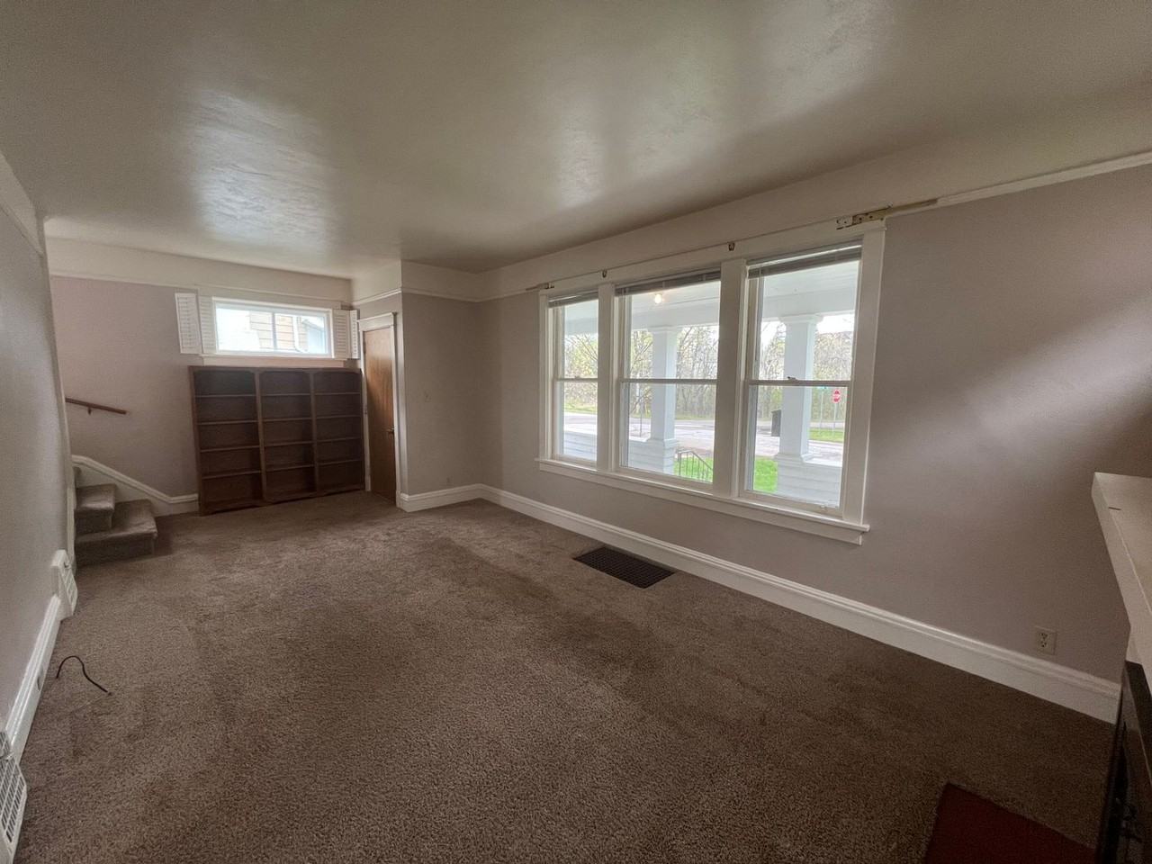 107 Norton St - Photo 5 of 33