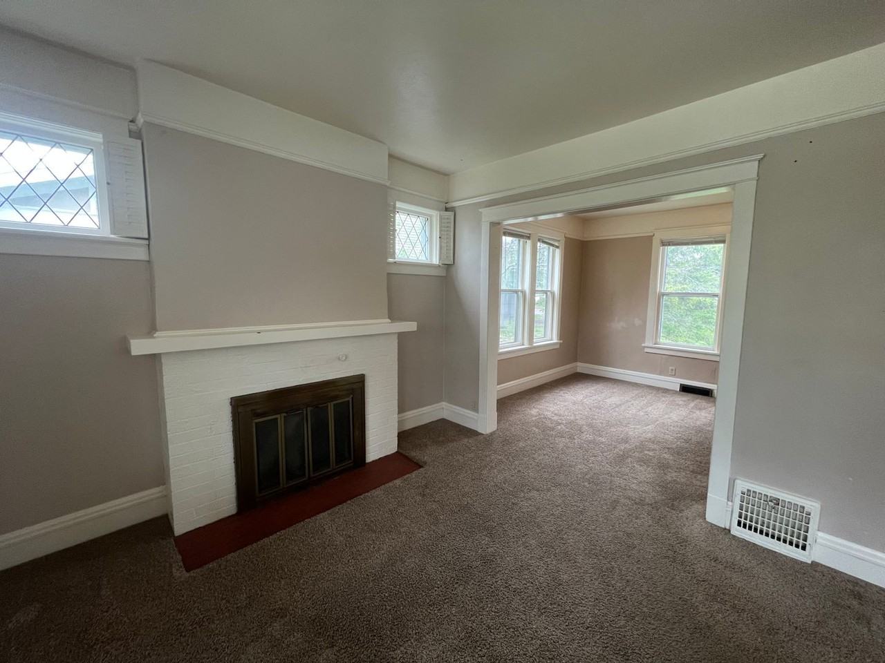 107 Norton St - Photo 6 of 33