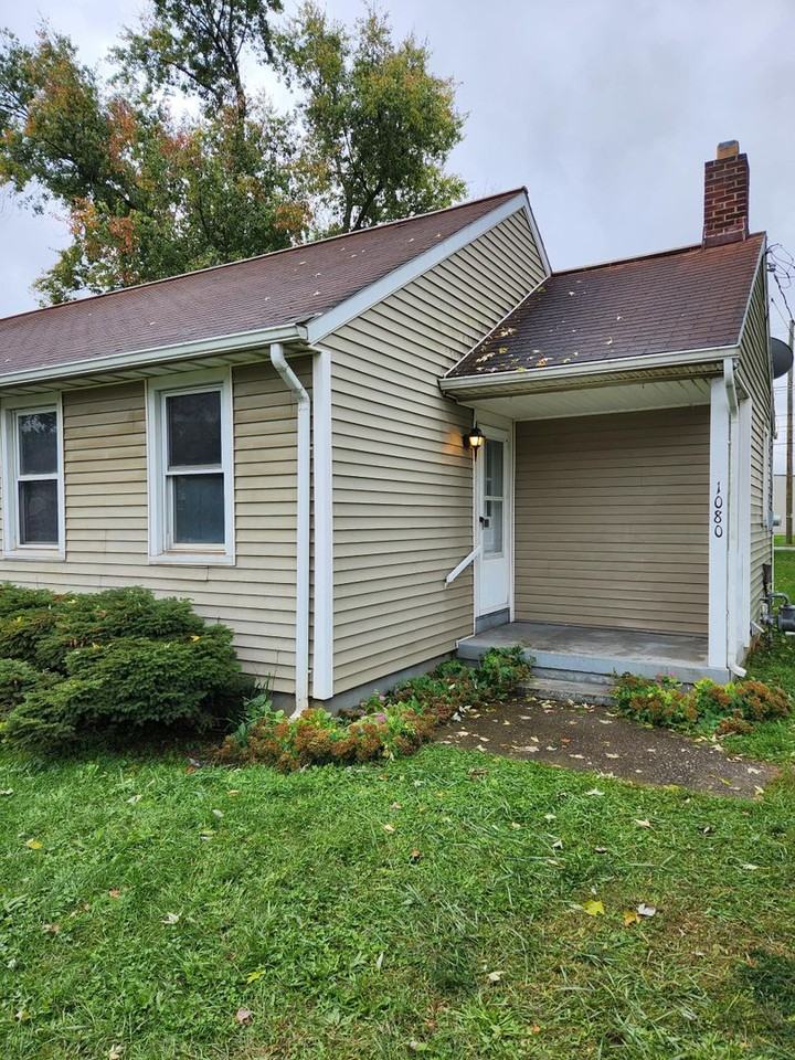 1080 Kelly Dr - Photo 2 of 4