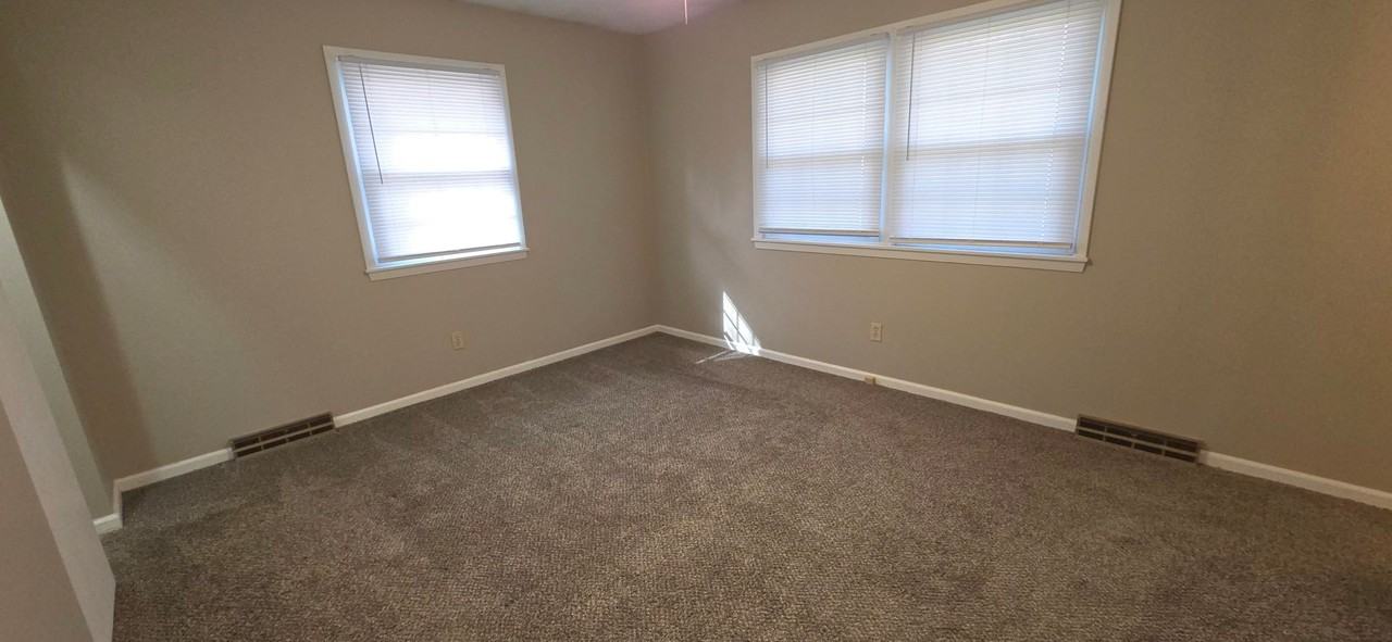 3429 S Broadway Ave - Photo 3 of 9