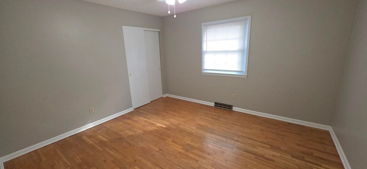 3429 S Broadway Ave - Photo 5 of 9