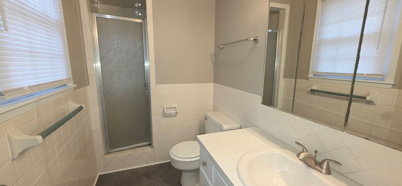 3429 S Broadway Ave - Photo 6 of 9