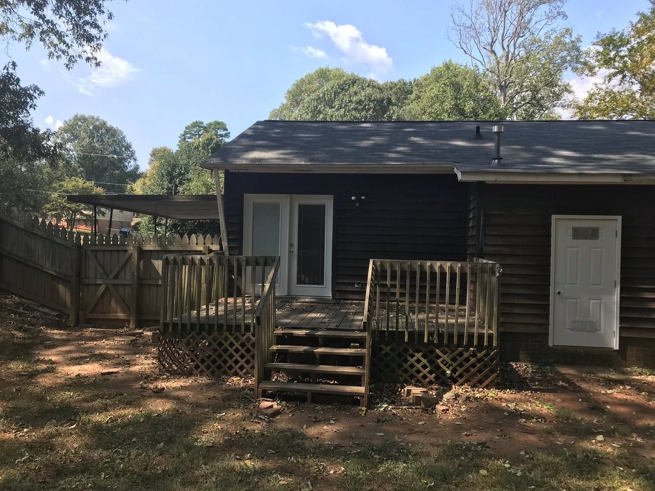 499 S Bostian St - Photo 3 of 4