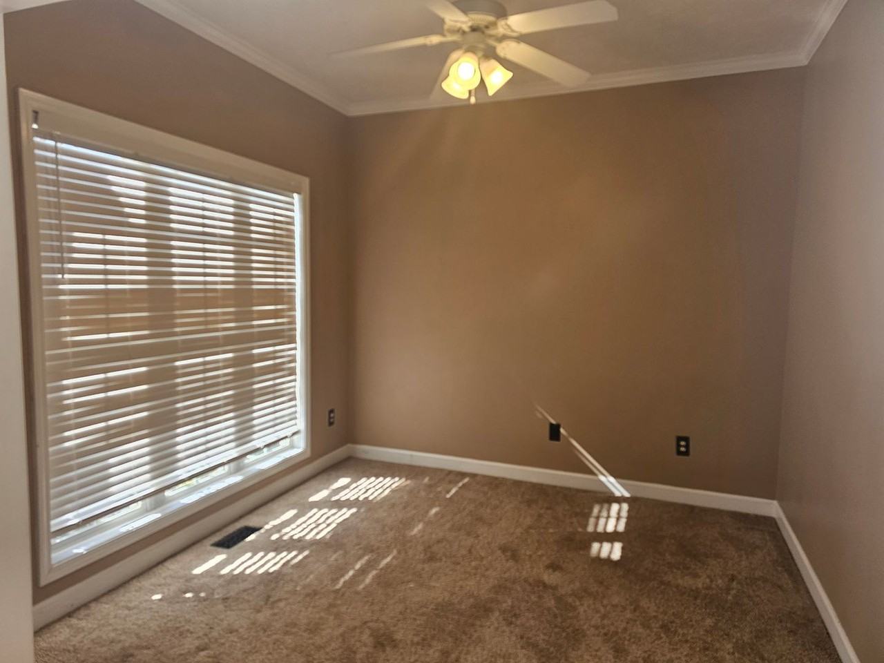 1502 Stonewood Dr - Photo 4 of 20