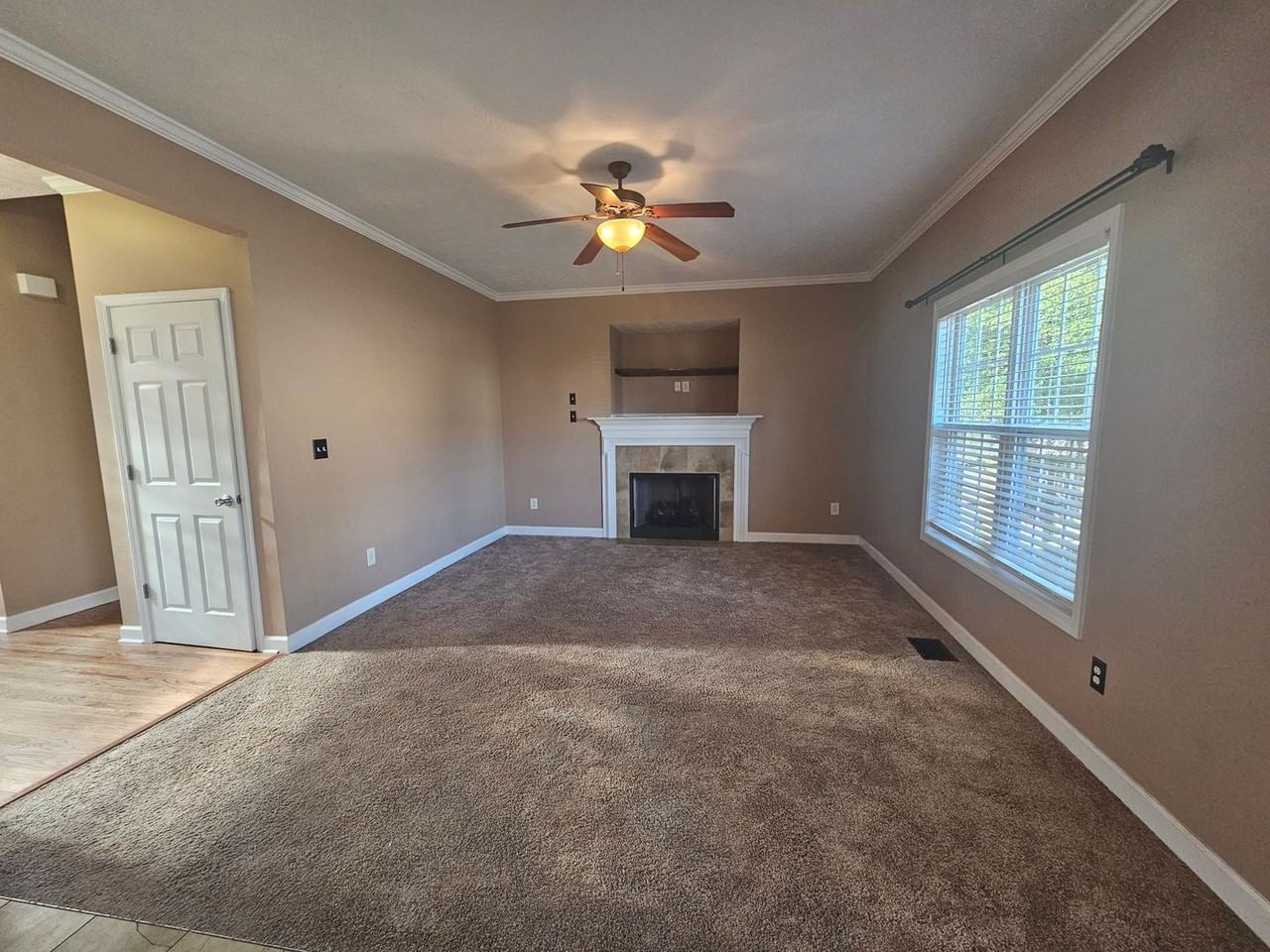 1502 Stonewood Dr - Photo 5 of 20