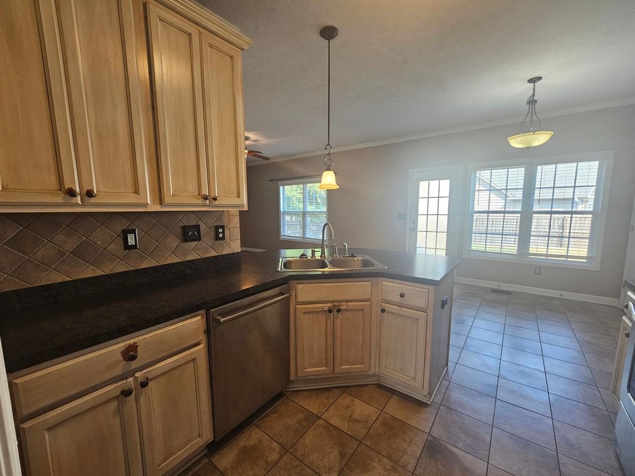 1502 Stonewood Dr - Photo 7 of 20