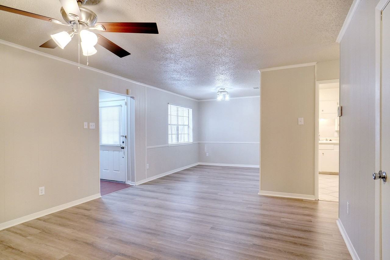 Gorgeous Two Bedroom, Two Bathroom Duplex in West Fort Worth - Photo 5 of 17