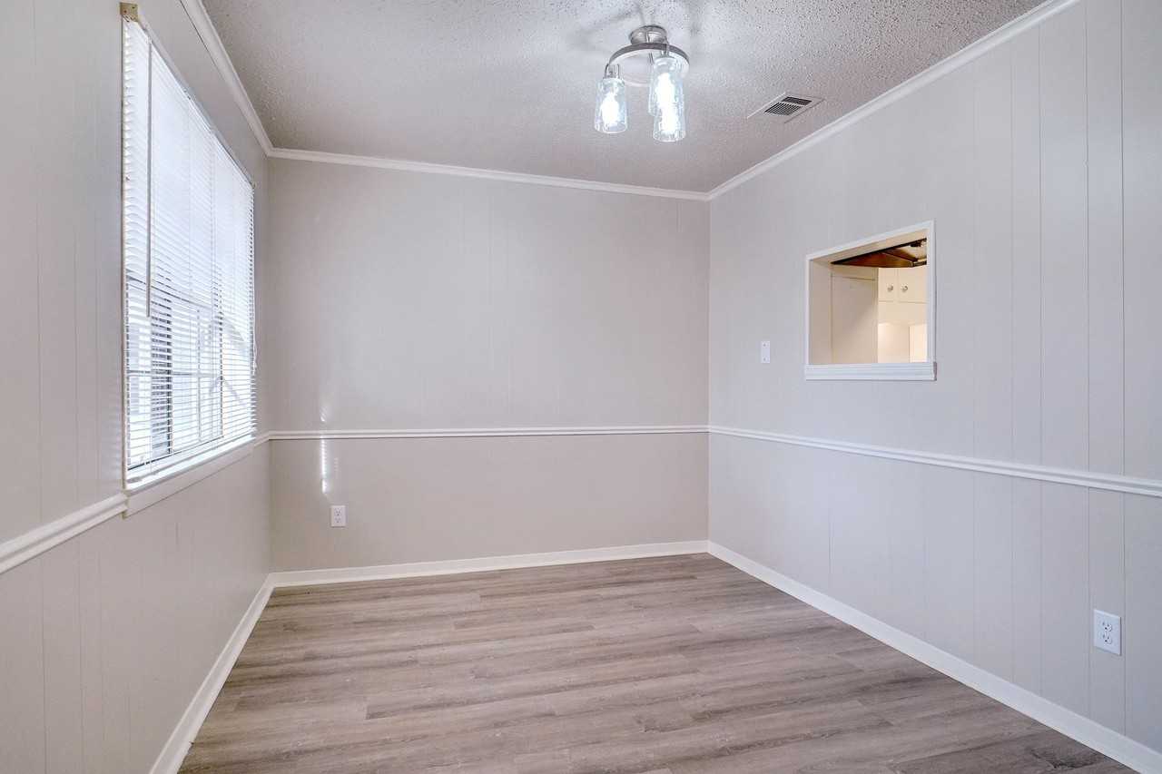 Gorgeous Two Bedroom, Two Bathroom Duplex in West Fort Worth - Photo 6 of 17