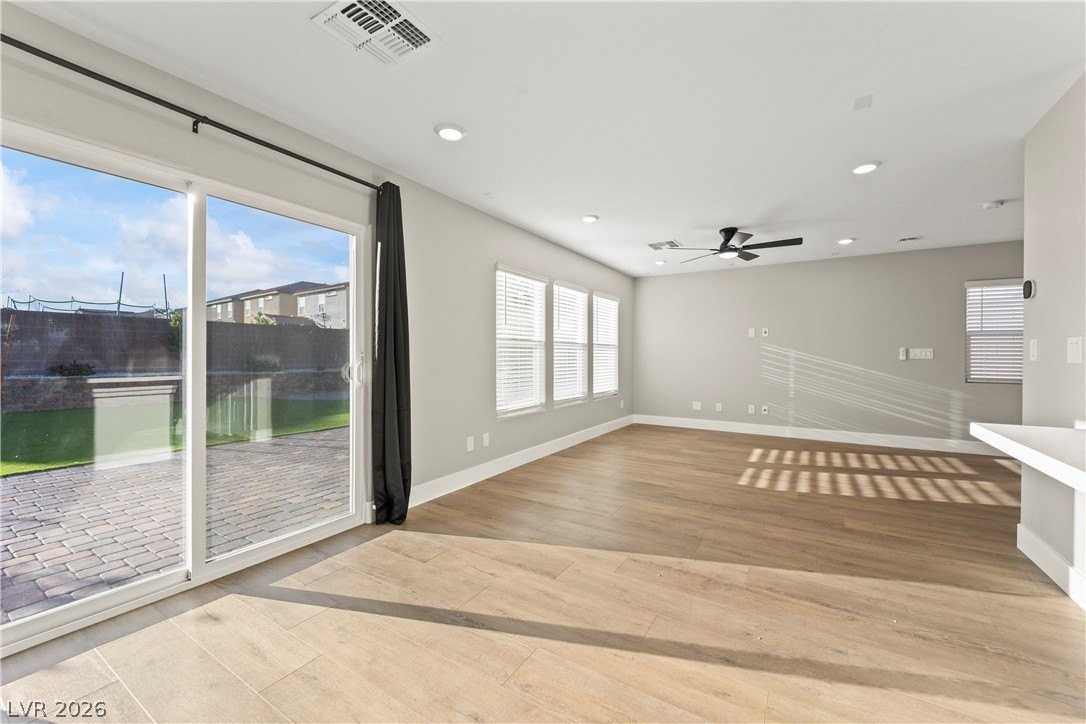 7023 Wildhorse Creek St - Photo 7 of 32