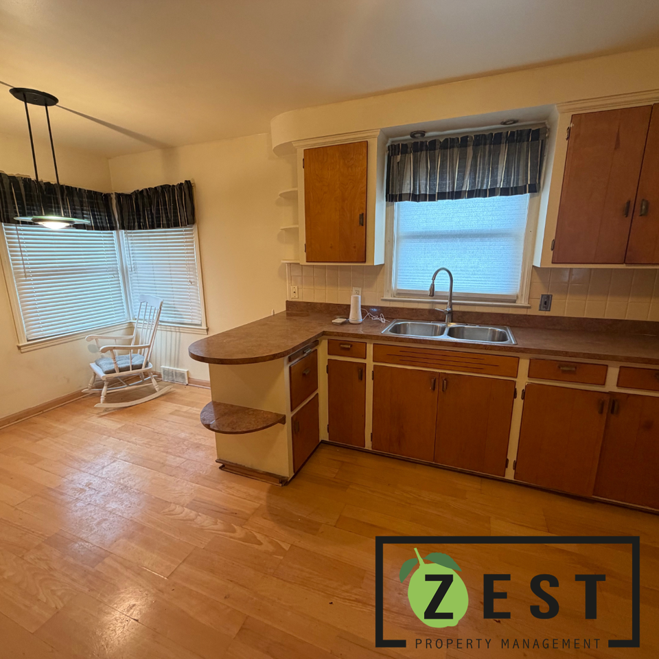 16801 Collingham Dr - Photo 3 of 9