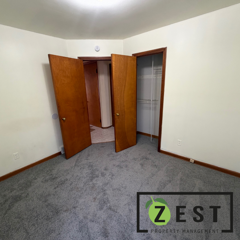 16801 Collingham Dr - Photo 4 of 9