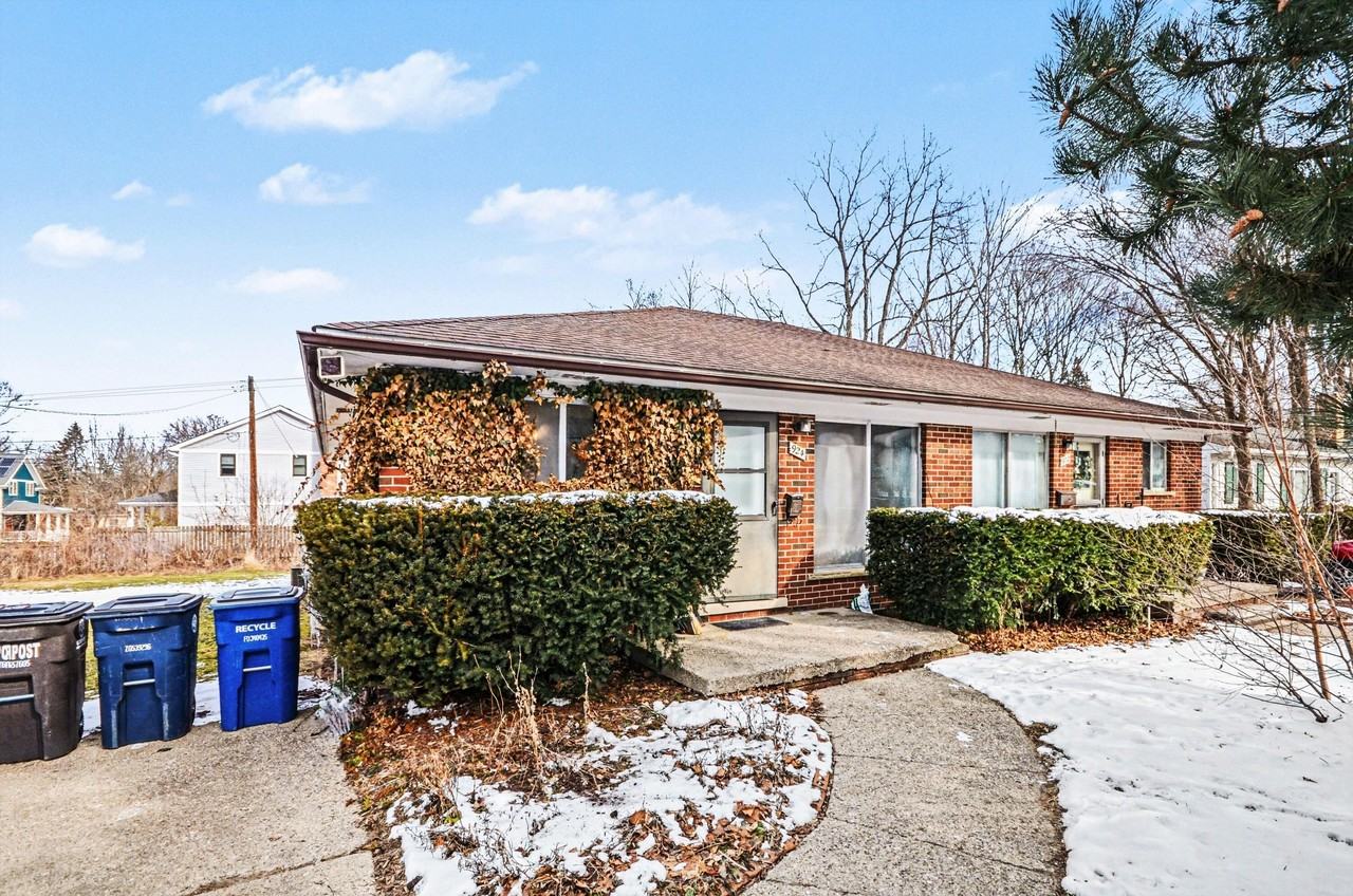 924 Lutz Ave - Photo 2 of 24