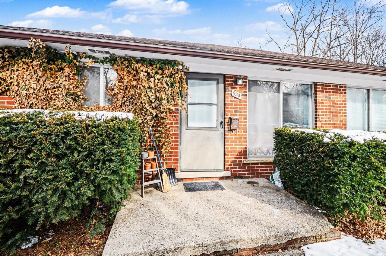 924 Lutz Ave - Photo 3 of 24