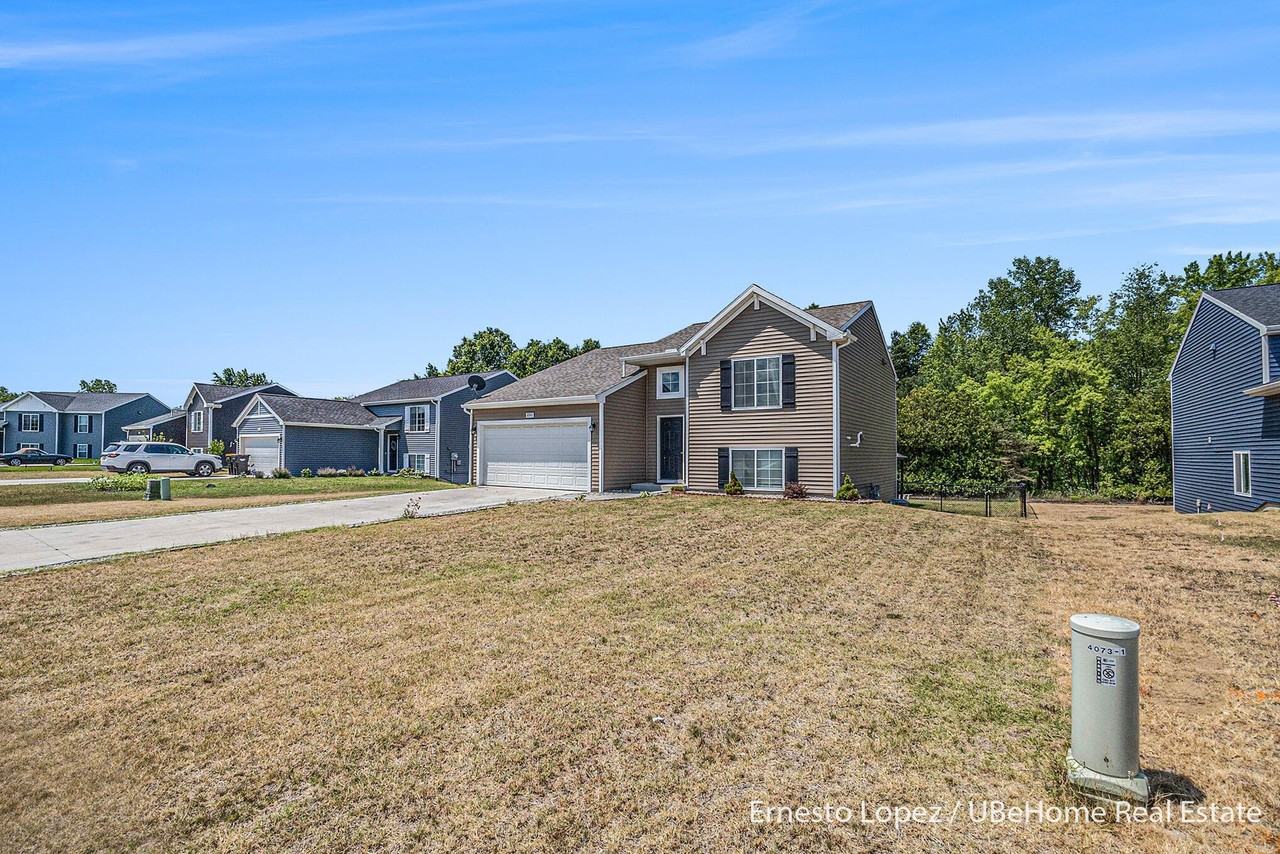 4061 Tributary Dr - Photo 4 of 27